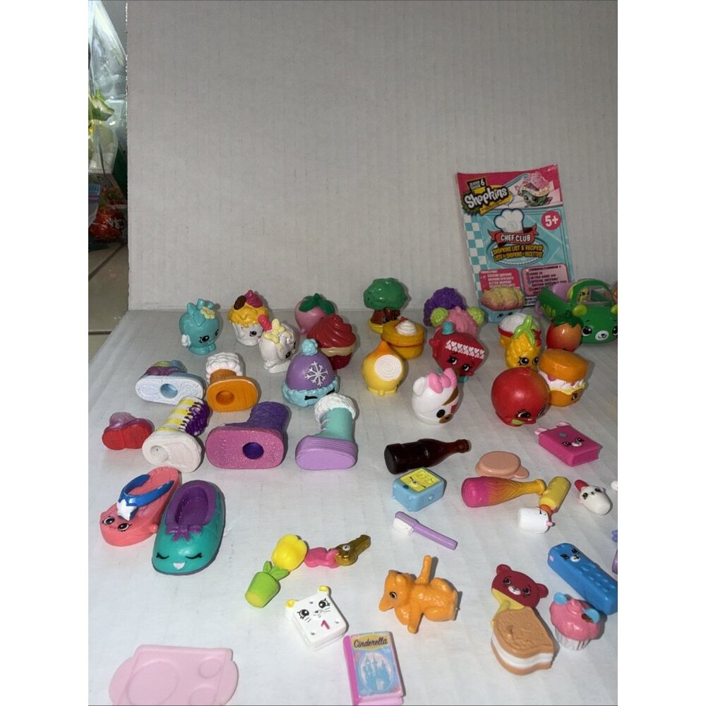 Lot Apprx 125 Assorted Shopkins Moose Characters Cars Carts Bags Combs Shoes - Picture 7 of 16